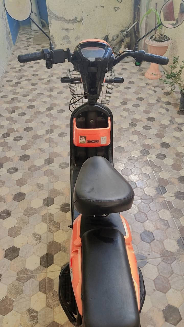 سلام عليكم دراجه شحن جديده استخدام شهرين اشتريتها ب600قصد.  وبيعها ب300نقد العنوان كوت الشهداء
‏‪0784 836 0583‬‏
