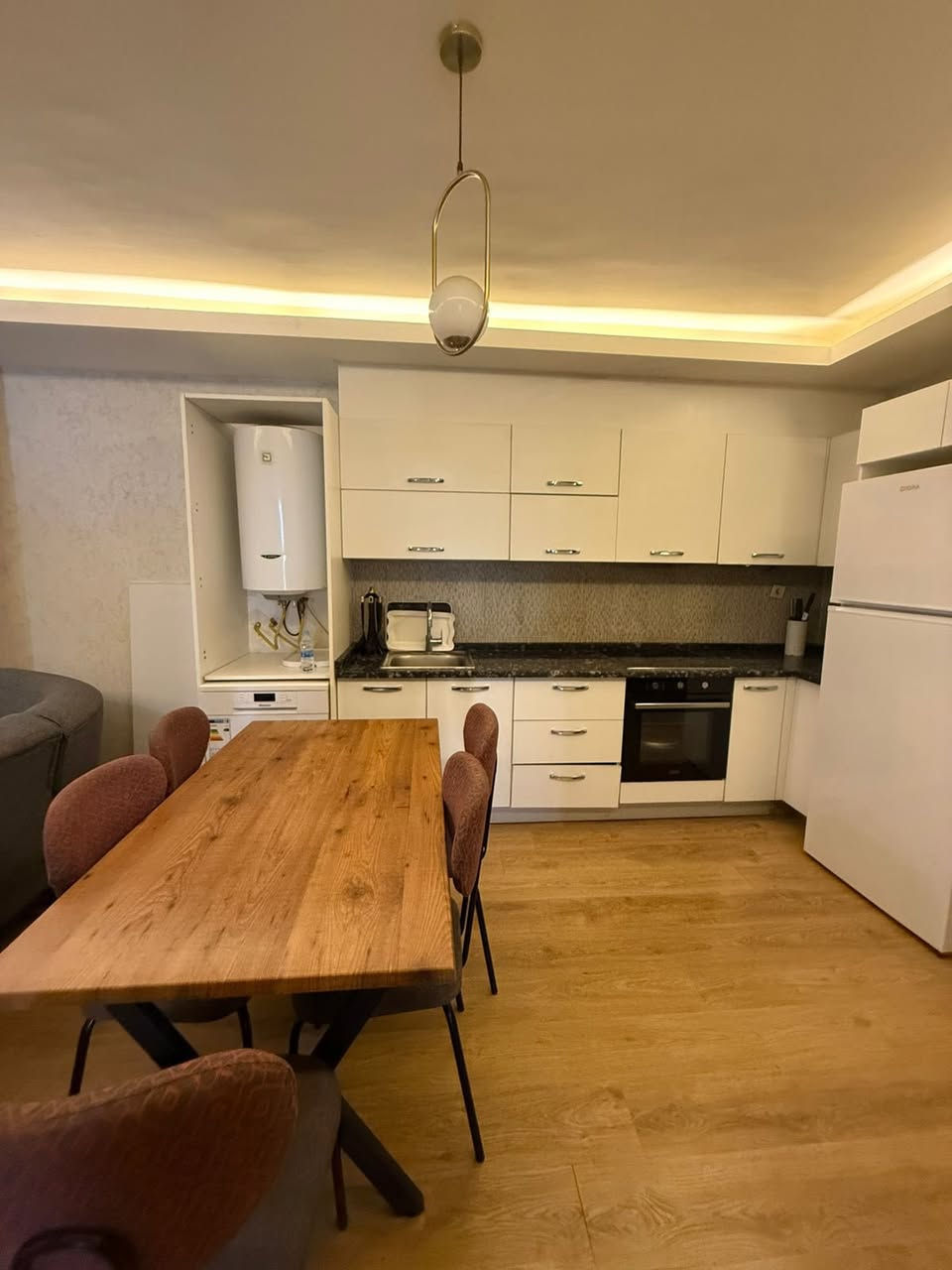 للبيع او للايجار
-شقة مؤثثvip
استثماريه 
-زيرو

في أربيل
مجمع لالاف افينو 

 مساحة 145 

يتكون من
- غرف نوم 3
-صالة 
- صحيات 
- مطبخ
- طابق  11
- واجهة خارجي 
- 
- ⁠للأستفسار أكثر يمكنكم التواصل معنا عبر الواتس آب 
- ***********
- ⁠***********
