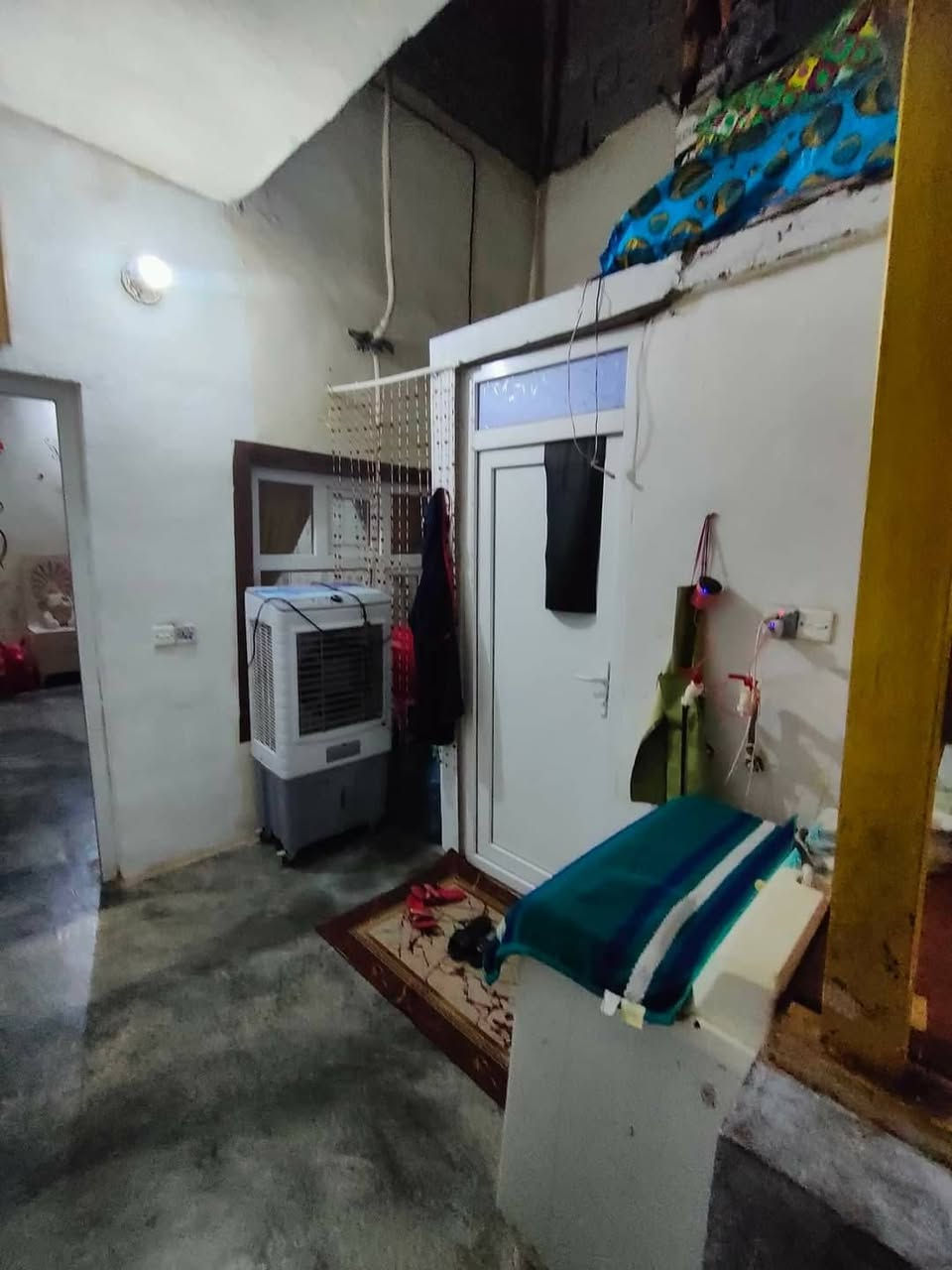 السلام عليكم دار للبيع  بموقع مميز مع خدمات فول
مساحة 150م  بناء مسلح حديث
استقبال 5*6
مطبخ 5*5
غرفة نوم 5*5
صحيات
حوش كبير
السعر 35
للتواصل ***********
