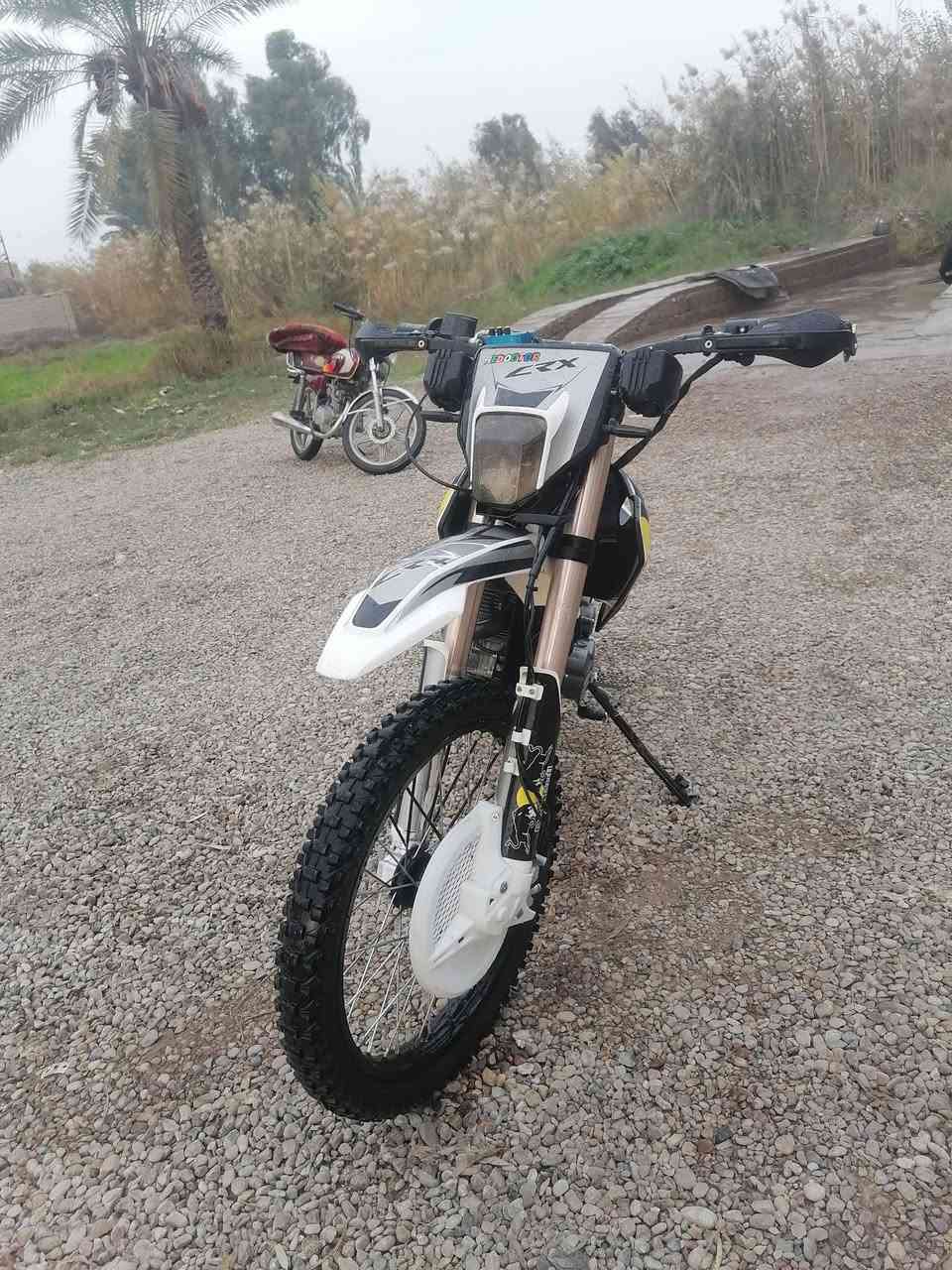 سلام عليكم للبيع دراجه قفاز موديل 2024 دراجه خير من الله مكينه سبانه ماممدوده عليه كهربايات شغله سعر خاص رقم لهاتف *********** مكاني ديالئ
