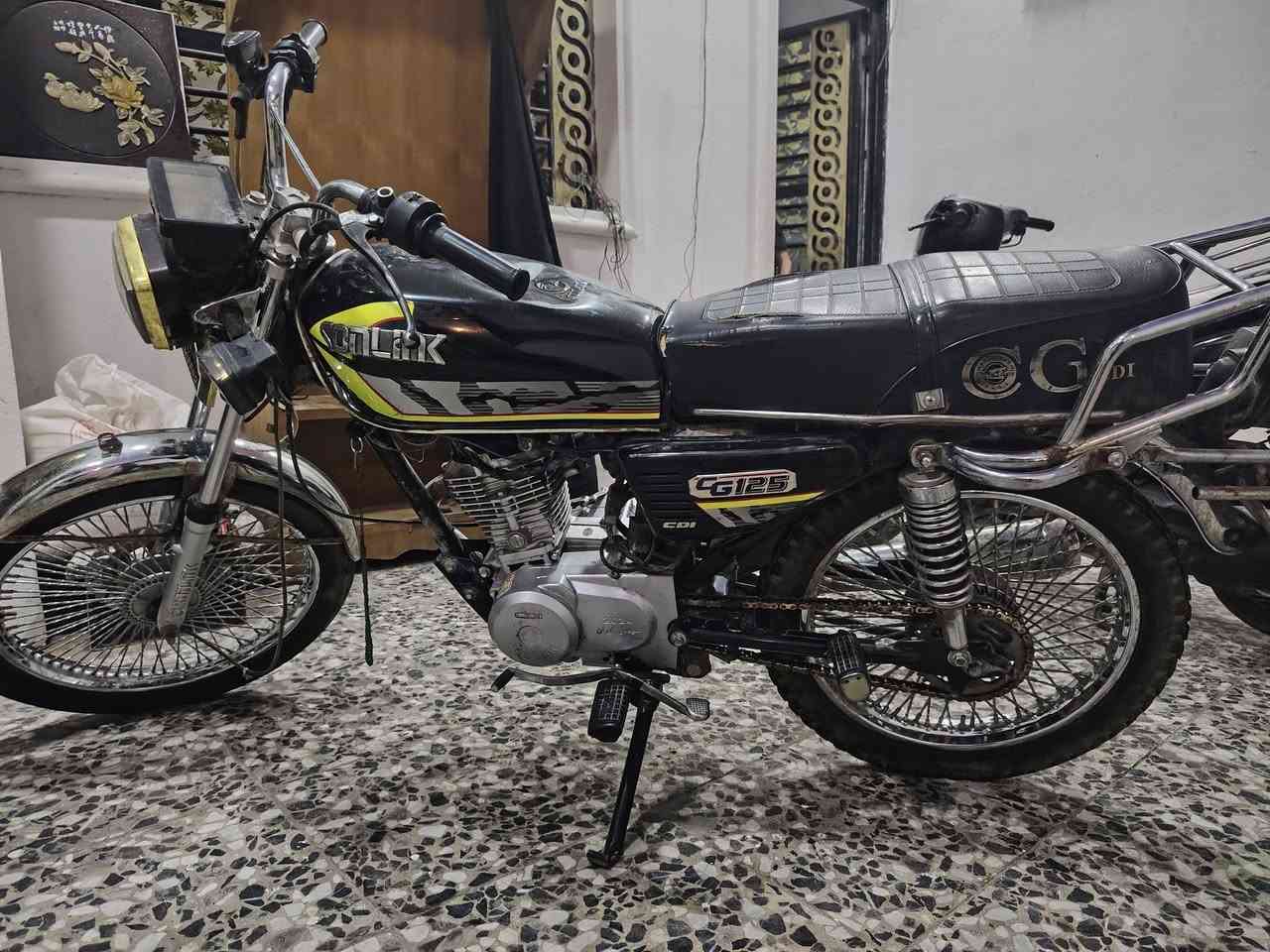 سونك اربعه كير مديل ٢٤ كفاله عامه نقصها زوج اشاير صفاحيه وحده ٤٢٥ وبيها مجال بغداد الشعله الخطيب الزراعي ***********
