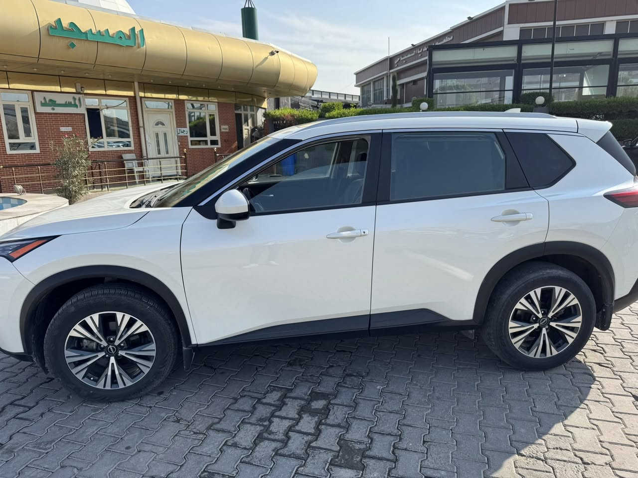 السلام عليكم
#للبيع 
نيسان روج  2023
‏SV plus 
ماشيه 70 كيلو
مكينه 1500 توربو 3 بستم
رقم اربيل 
5 راكب
بانوراما
صندوق كهرباء
تحكم منحدرات
مستشعر وقوف
تدفئه بالمقاعد 
تبريد ٣ قطع
بصمه
مثبت سرعه
شاشه كبيره
نقطه عمياء
تحكم تلقائي درجات الحراره
رادار امامي وخلفي
8  ايرباك
مصابيح زنون
لد صباحي
تدفئه مقود
ابل كاربلي
تشغيل عند بعد
تخم تاير جدي
وبعد هوايه مواصفات بيها
ضرر بدون صبغ فقط تكحيل جامغ وباب السكن
📍السعر مناسب جدا فقط بـ165 
اتصال او واتساب ***********
