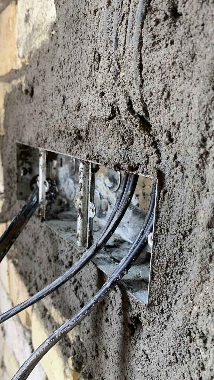 سلام عليكم تاسيس كهرباء اسعار مناسبه للتواوصل ‭0773 792 8386‬
