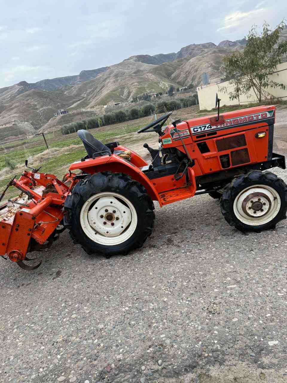 تركتر  HINOMOTO. ياباني 
الحجم C174
4x4 دفع رباعي 
3 بستم 
كلشي شغال بي 
وراه رفاس 
مشتغل شي قليل 
مال بساتين مزارع 
نظيف حيل  تشغل وتمشي 
السعر 6 مليون بي مجال 
المكان صلاح الدين المسحك 
للاستفسار الاتصال 
***********
***********
