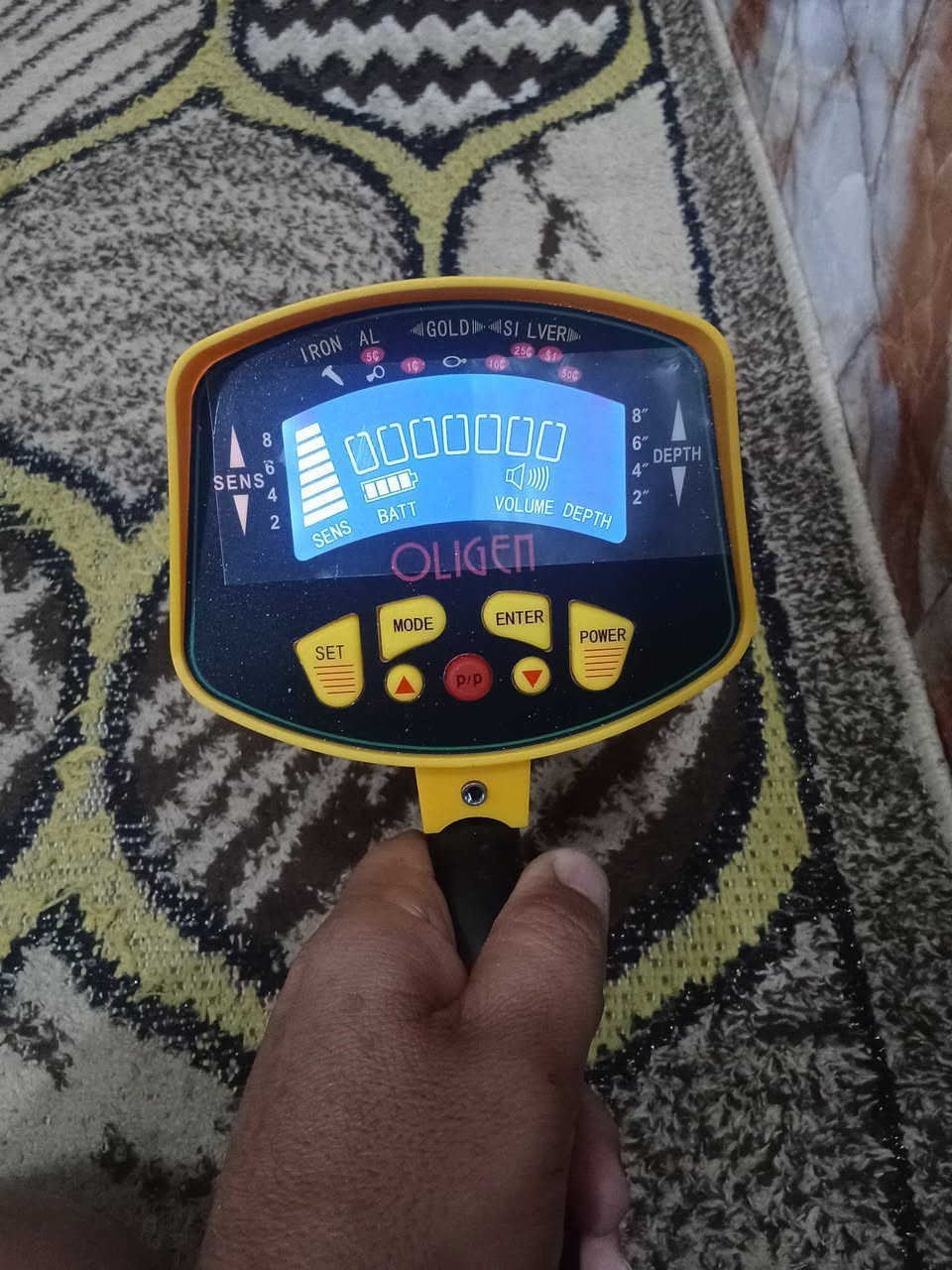 سلام عليكم جهاز كاشف الذهب والمعادن للبيع جهاز ذكي فول مواصفات امريكي بيه خاصيه عزل شراي يراسني ويتساب ادزله تفاصيل كامله ***********
