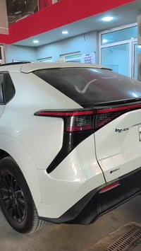 Toyota bz4x 2024 Electric car مشكلة السيارة متشحن ومشغلة نشرة من الگلو...
