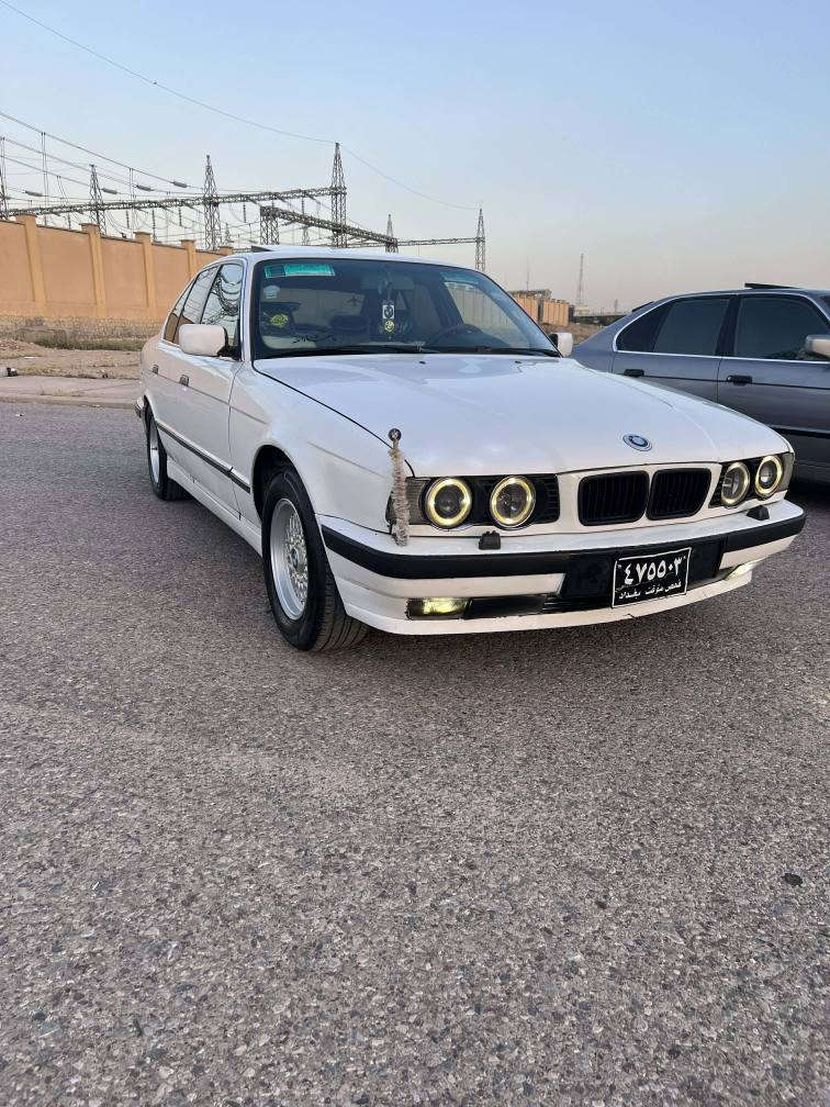 سە رە تا بە ناوی خوای گە ورە 
ٸە م BMW بۆ فرۆشتن مۆدیل 1992 
تۆماتیکە 525 مە کینە ی کە پسە تە بریدە 
سلایتە فولە ماسە فات جە مپە کی خە فیفی لای 

سە کنی هه یە دوو پار چە ی بۆیاخە  بە حیزام دە

 فرۆشم بۆیاغی سە قف و شانی نیە بە شە رت ارم

 بلاستیک بە شە رتی اولیات دە عامی لۆ دە عامی بە شە رت گیرو مە کینە و تە قە ورە قە ی بە شە رت
ناوخورفە ی لۆکی لە سە رە چوار تاییە و ویلی نوی 
ماڵی دۆستە سە یارەی دە ستی خۆمانە سە یارە ی 
مە عرە ز نیە مە سرە فی تیدانیە کارە بایی هه مووی ایش دە کا زۆر مە زوبوتە 
تکاییە مشتە ری نی بیزارمان مە کە لە گە ل ریز  
گۆرینە وە م نیە تە نها فرۆشتنە موسوو بڕاوە  بە شە رته لە گە ل ریز مان دا 
بۆ ادمینی گوڵ  سعری 42 وە رەقە و معامە لەیە کی برایانە لە هه ولیرم .               *********** أربيل, العراق

