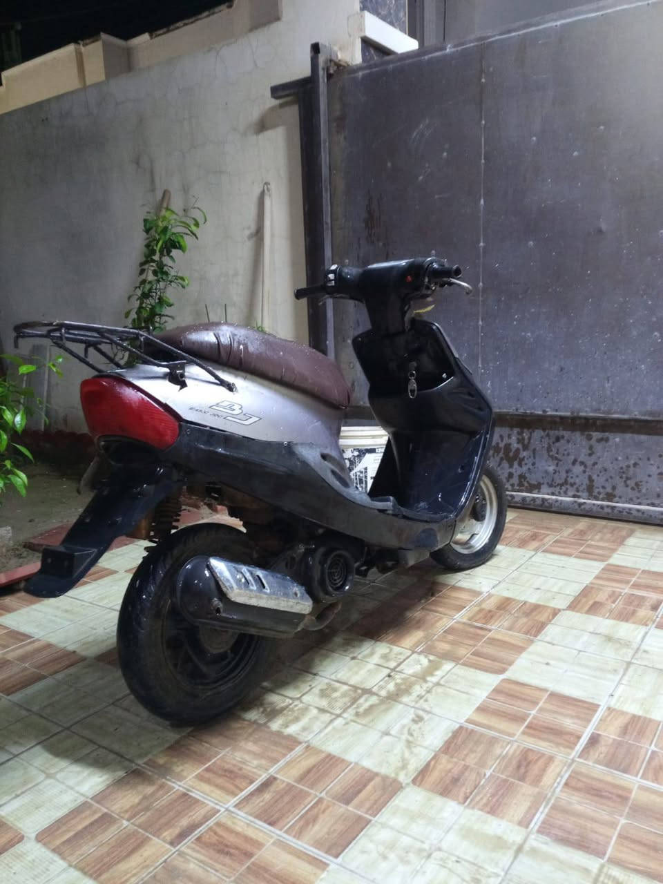 السلام عليكم دراجه ياماها بيجي لبيع 
كهربائياته كلها شغاله وكيج سرعه بانزين شغال 
دراجه شلعه معدل خير من الله محركها حيل ناعم السعر 160 وبي مجال لشراي 
مكاني تكريت التوحيد 
لستفسار رقمي ***********
