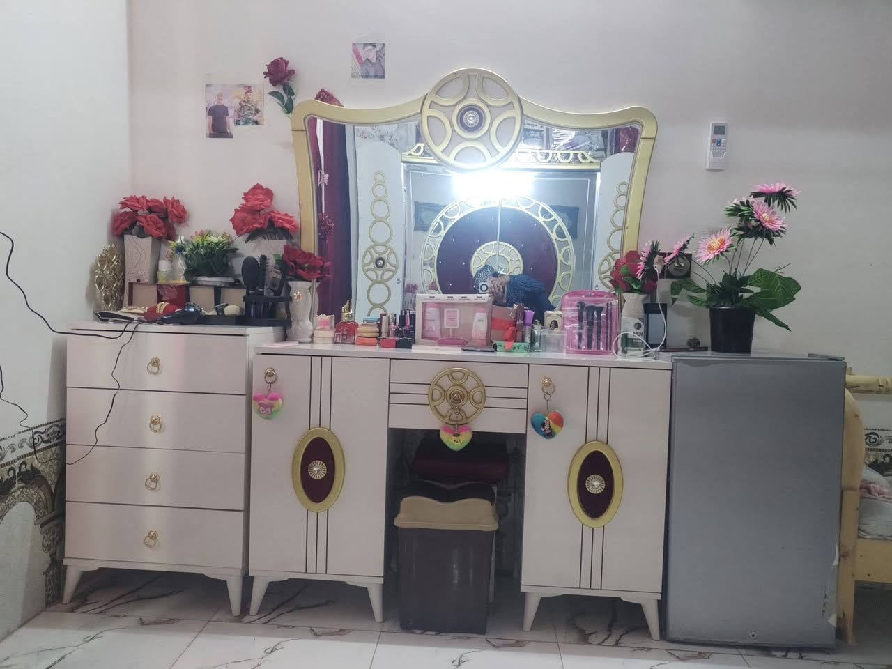 غرفه تركيه للبيع 8 قطع
أو مراوس بغرفه خشب عراقي
لتواصل والاستفسار
***********
