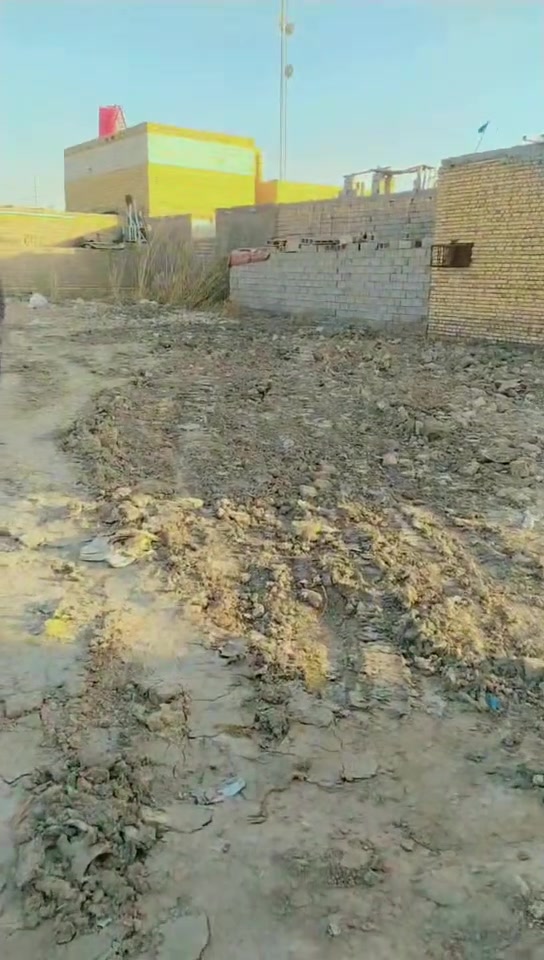قطعه بزدينويه قرب مدرسه صف الدين ١٠٠ متر ب٦ونص وبيه مجال قليل متوفره كفت الخدمات ماي مجاري كهرباء ***********
