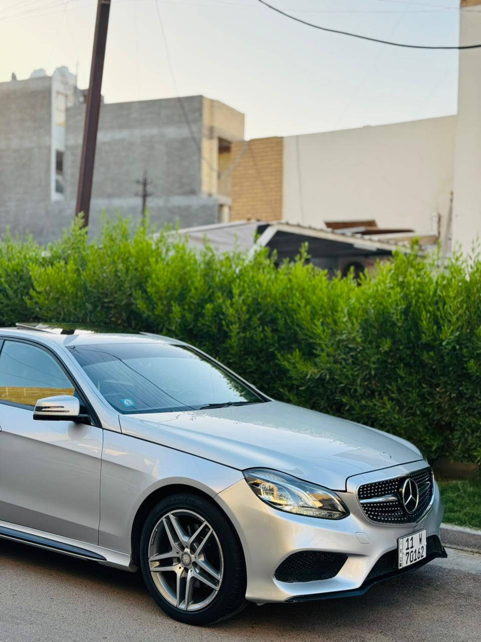 ‏مرسيدس E350
موديل 2014 
ماشيه 101  
نوع الدفع : تو ويل . 
بصمة تشغيل
4بصمات ابواب
سلايد
جنطه كهرباء
كشنات تدفئه + كهرباء + وخزن ميموري 
داخل لد 64 لون متغير
نقطه عمياء + رادارت جانبيه
كروز سرعه + ستيرن كهرباء جميع الجهات  
شاشه بلاد كامره خلفيه بلاد دواره
سماعات هارمن كاردن
برده خلفيه كهرباء
تجاوي خلفيه كهرباء
ضرر دعاميه وبنيد بدون دواخل 
 صبغ فقط بنيد  فقط
نظام اوتو هولد
ماوس 
السعر / 187 بيها مجال بسيط 
رقم صاحب السيارة 
0771 724 7914
