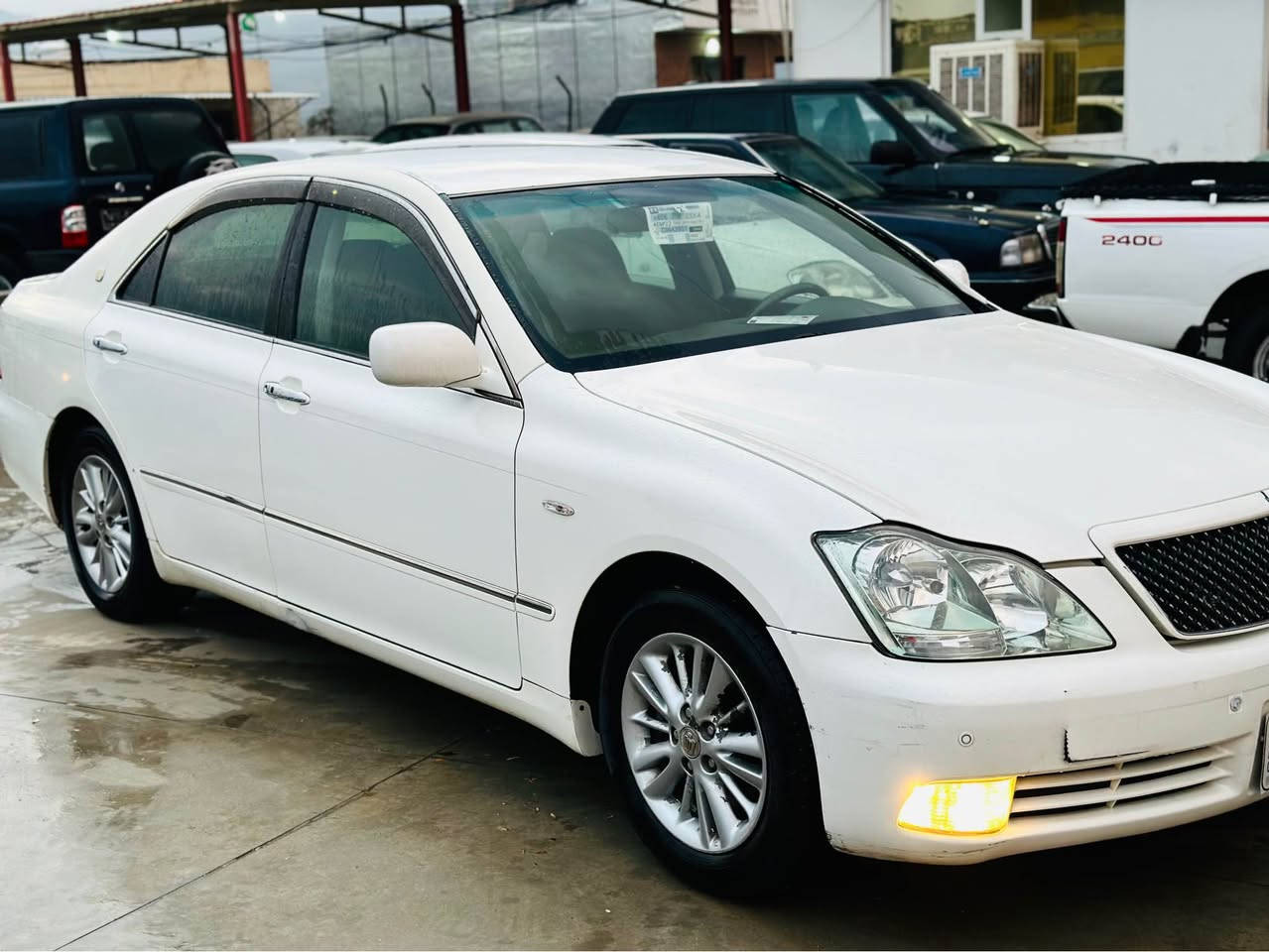 تویتا شاهانە موس موس ٢٠٠٥ 
١٨٢ ( ٣ ) دوگمە و پەردە گەورە بە گەورە 
١ پارچە بۆیاخی ئەوروپا بێ دەعم و لێدراوه
گێڕ و مەکینەو سارد و گەرم بە شەرت 
سەقفی شوشەیی ٤ تایەی تازە 
سۆنەرم داناوە
قفڵی ( ٥٣ ) گەڵا 
ژ.م *********** Singapore
