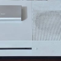اكس بوكس وان اس مستخدم شهرين ما مفتوح نضيف بنسبه 95 نسخه 512 GB وياه ه...
