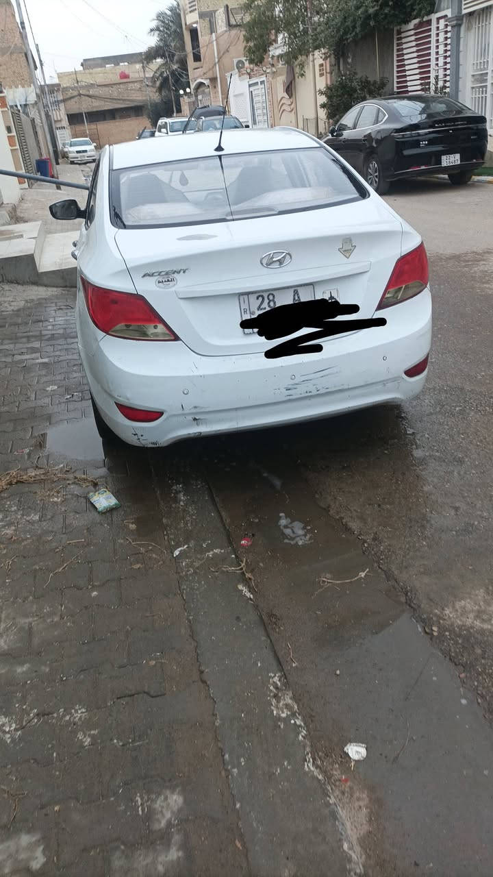 اكسنت موديل 15 نجف 1600 السيارة مابيه تبديل بيه صبغ قطعتين جامغ امامي بدون دواخل والبنيد اثر شخوط مكفول من الضربه و التبديل تجي وشوف حلوة بسمي جانيه صار عندي ثمن سنوات السعر 98 رقمي ***********
