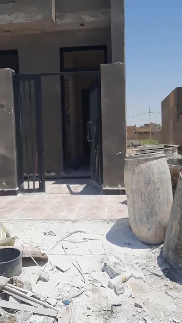ياالله السلام عليكم 
بيت للبيع طابو صرف مساحه 100 تحويل مباشر غير مطلوب 
تسليم كامل مفتاح معه صبغ داخل وخارج وسخان وتانكي 
بناء جديد درجه اولى كلش نظيف متعوب عليه 
1 استقبال 
2. صاله جلوس
3مطبخ 
4مجمع صحيات منور 
5غرفه نوم 
6صحيات خارجيه 
بيتونه كبيرة
مكان بابل الهاشميه حي الأمير 95
شارع 20 مدخل شارع 15 شارع حسينية خالد

سعر جدا مناسب 
الاستفسار 
***********
