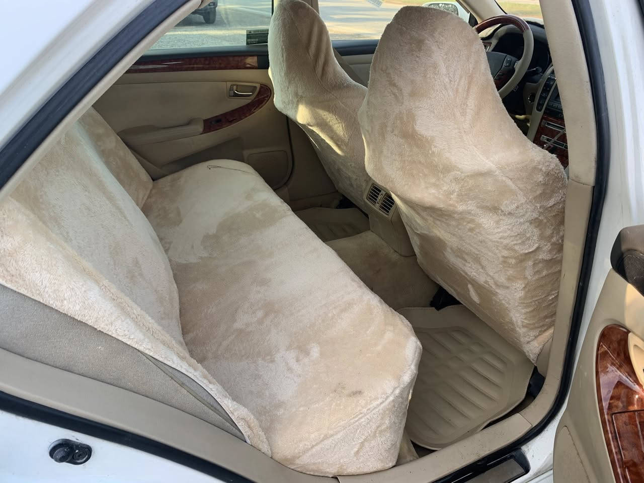 بەناوی خوای گەورە شاهینە 2006 بچووک بە گەورە ناوزەرد کامل جایز 
دوو دوگمە تەبرید و تەقەو ڕەقەو گێڕو مەکینە دەعم و لێدراو  سەقف و حیزام بەشەرت  سەقفی ماشەڵا شووشەیە 

سعری ٤٨ گەڵاو مەعامةلة 

  

0750 1061952

0750 6767763

شوێن .. سەیسایەق
