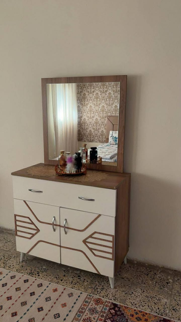 غرفه
تركيه سريرين 
وكنتور سلايت 
وميز تواليت

- استعمال قليله جدا  
- ⁠
 السعر // ٤٥٠

العنوان  بغداد الاعضميه للتواصل خاص موجوده


**إذا كنت صاحب هذا الإعلان وتريد حذفه لأي سبب، رجاءا أرسل رسالة إلى الدعم الفني**