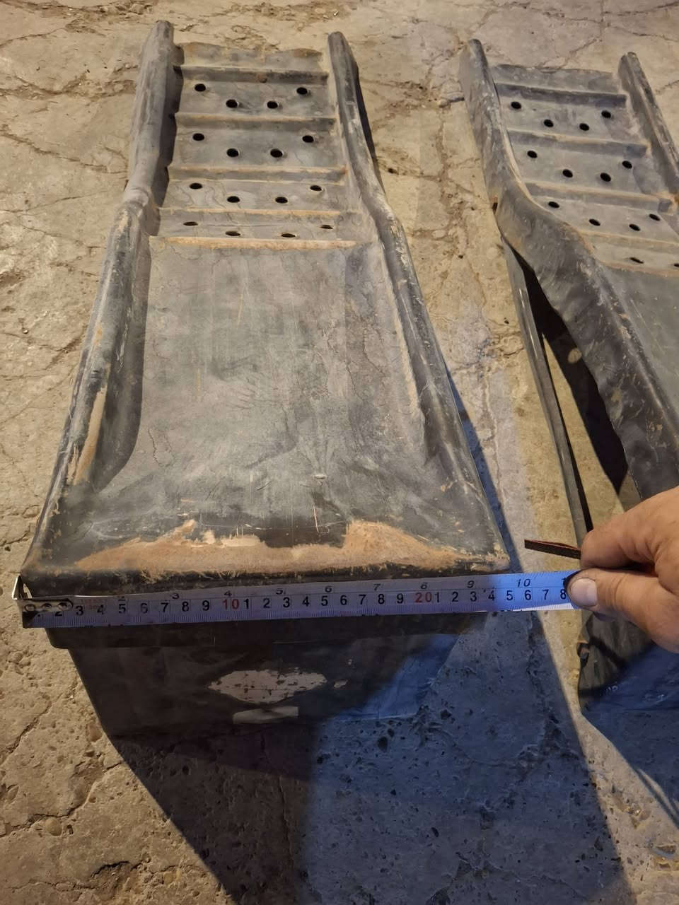 السلام عليكم
رمبات محل فيتر سمكري ابو دهن يعني رمبه صناعي عامه اصلي بااله مال حاويه نظيفات جداا 
السعر الزوج ١٠٠ الف 
***********
***********٢
