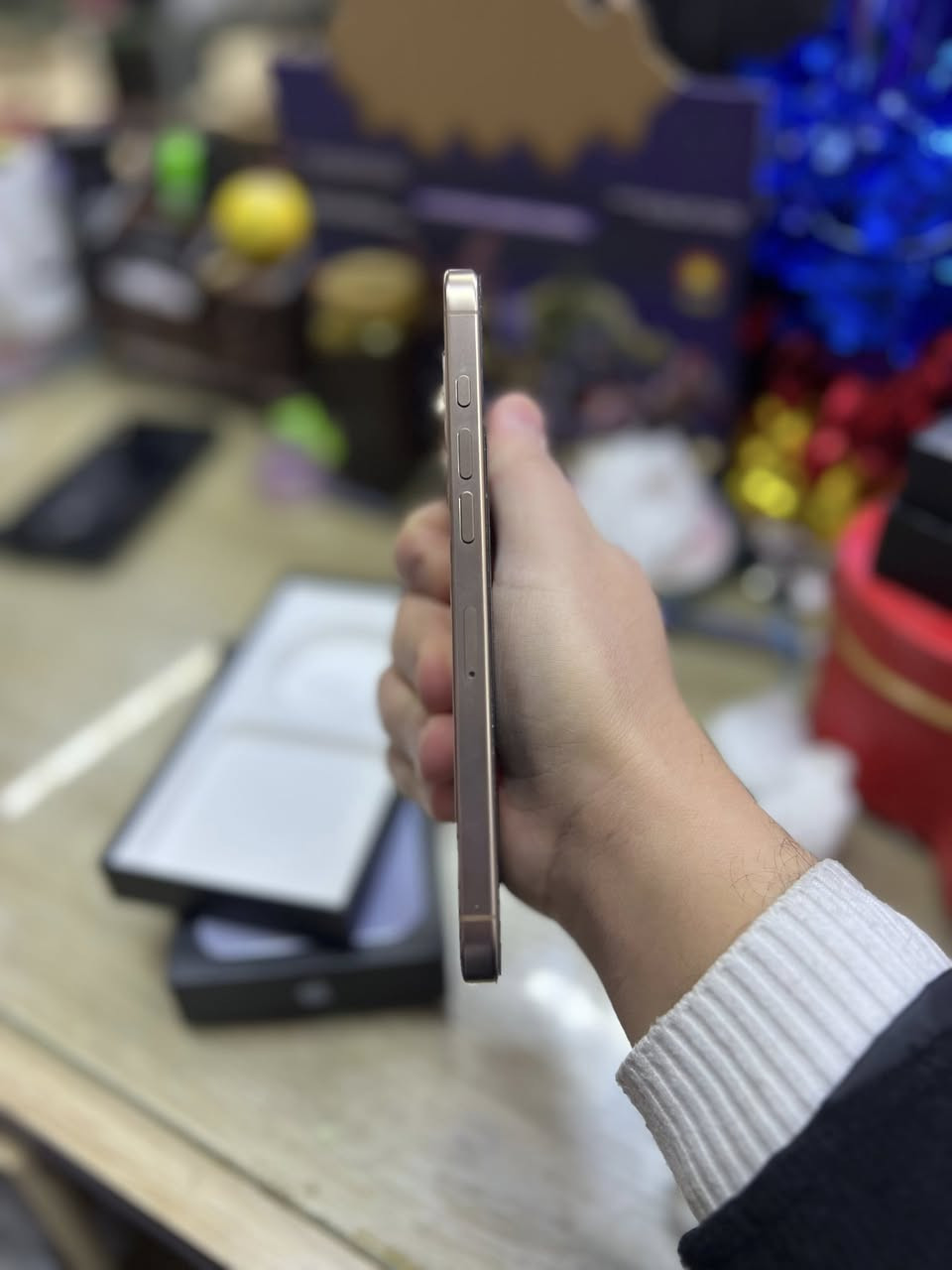 ايفون ١٦ برو ماكس ذكرة ٢٥٦ بطارية ١٠٠ جهاز شرط لوك السعر ١٤٢٠ وبي مجال الاستفسار ***********
