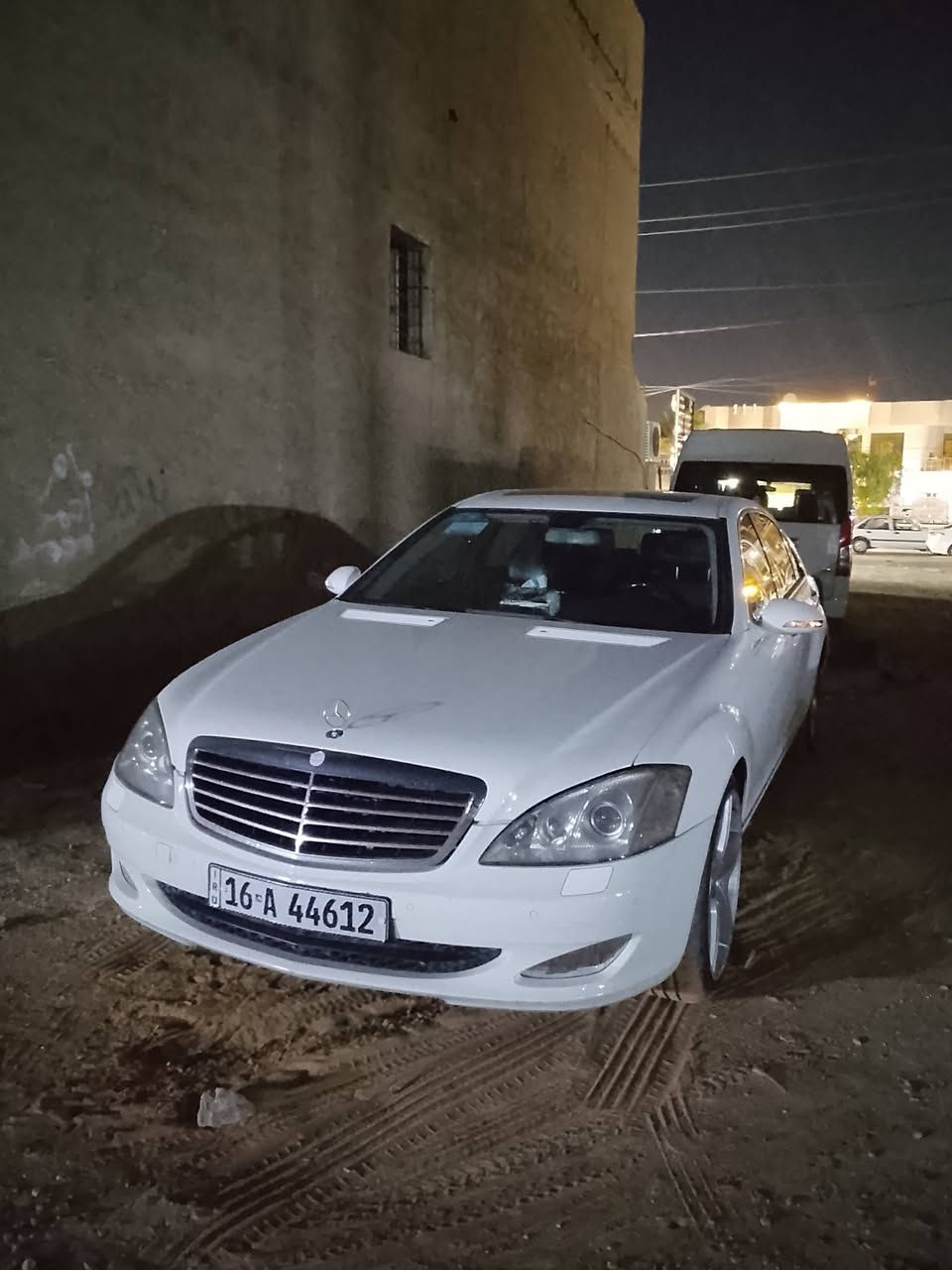 سلام عليكم ورحمة الله وبركاته 
مارسيدس s550 موديل 2008 رقمها ديوانية تتحول بأي محافضة
سيارة فقط مصبوغة اقل حزام بقطعتين (فقط صبغ) مصبوغة بل يابان مو بل عراق يعني صبغ درجة اولى الله شاهد 
مواصفات لا تعد ولا تحصى ماشاءالله 
كشنات جميعها كهرباء / تبريد وتدفئة جميع كشنات/ شاشه دوارة /
ستيرن كهرباء/ ابواب شفط جنطه شفط / لايت ديناميك / سستم صوت هارمن كاردن ارقى سستم / كشنات جلد / فتحه سقف / كير علاك / 3 وضعيات قيادة / دبل جام / تضليل بلورايز بلادي / جام اوتو / حساسات اماميه خلفية / رادار / اوتو بارك / مثبت سرعة / تبريد ثلج السيارة الله شاهد من ناحية كير ومحرك مكفول تبريد ماشاءالله سيارة بيها نقوصات بسيطة  سعرها -180- وبيها مجال ان شاء الله بس اهمشي لتكسر بل سعر فدوة لوجهك لان هم وراي شراء سيارة للاستفسار اكثر *********** مكاني بغداد
