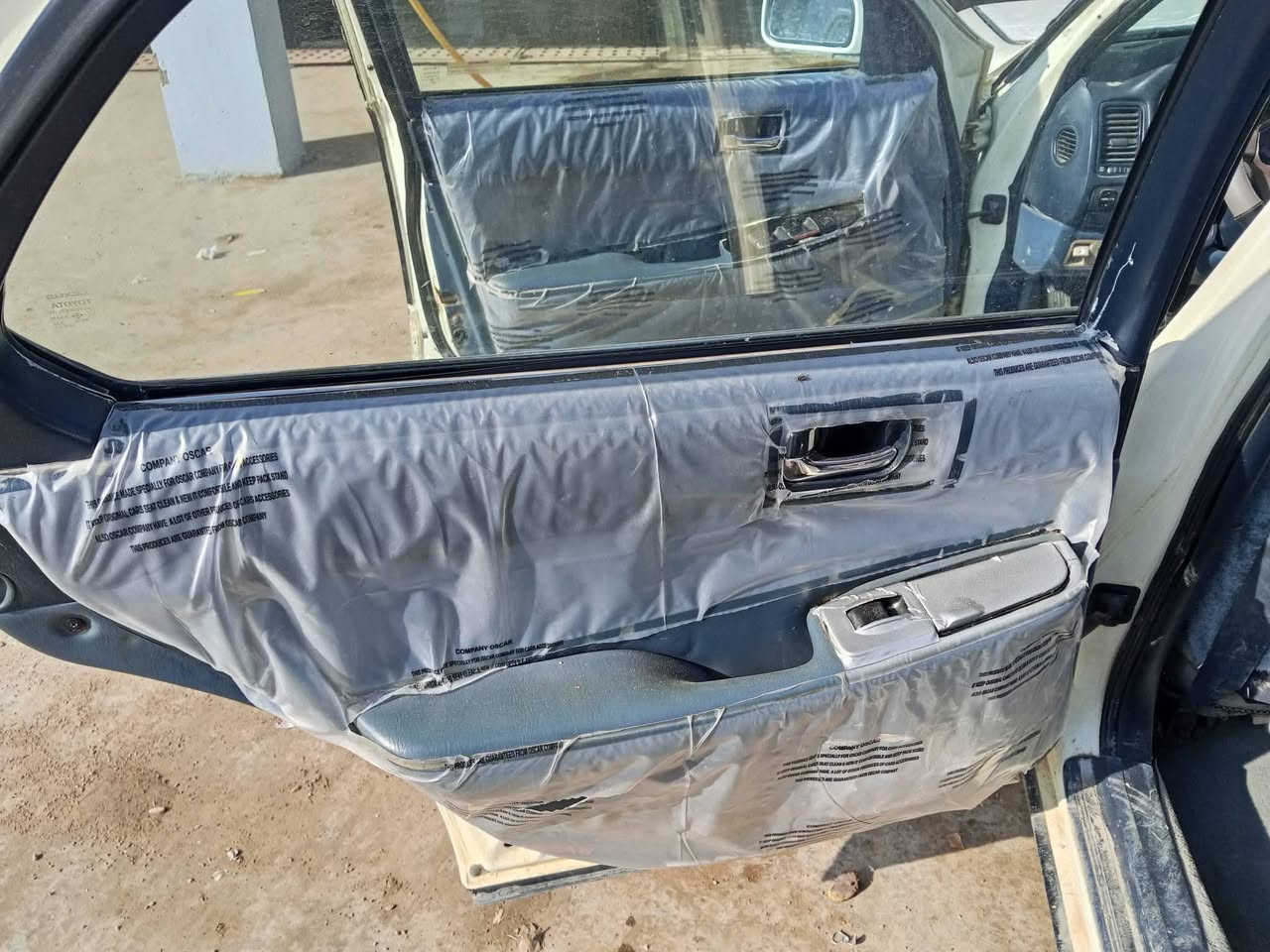 السلام عليكم
لكزز Ls400 

موديل 90 

محرك ديفور صارله 10 ايام مشدود 

يسره بلاد 

كهربائيات كلهه شغاله 

سنويه ل نهاية ال 27

رقم كربلاء  

***********
