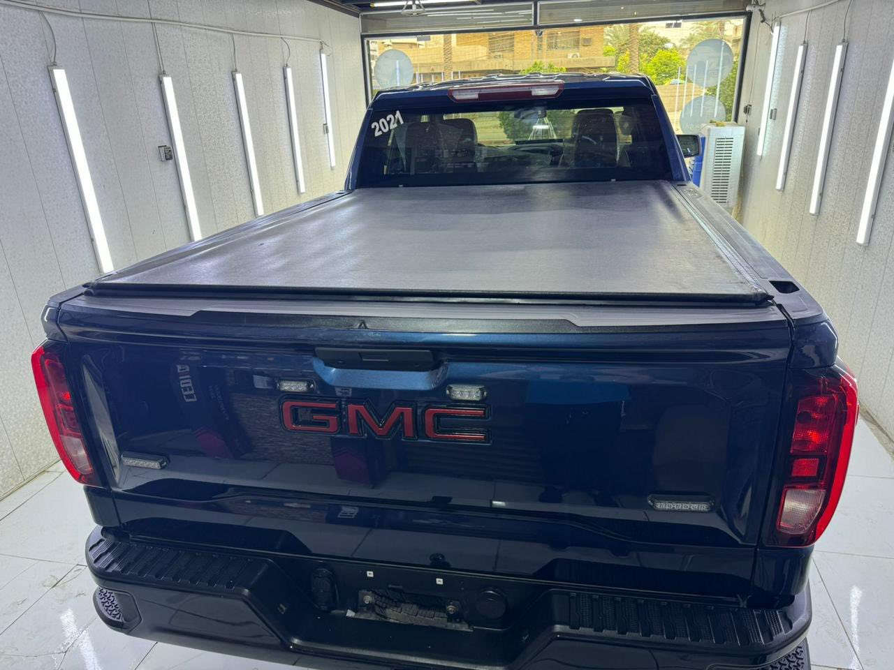 السلام عليكم 
بيع او مرواس 
رجاء مو جاد بالشراء لو المرواس لا يخابر 
لان كلها وعود كاذبه 
التفاصيل كامله هنا ⬇️
اخوان سياره جديده 
275 ورقه 
جمسي سيرا 
باب قصير 
موديل 2021 
رقم اربيل 
لون مميز و جميل جداً
سياره جداً نظيفه  
محرك V8 5.3 
بدون شاصي و لغد 
سياره جاهزه على اخير حبايه 
حادثها بابين و جاملغ جهت السايق و جزء من البنيد 
المكان بغداد الإسكان 
***********
