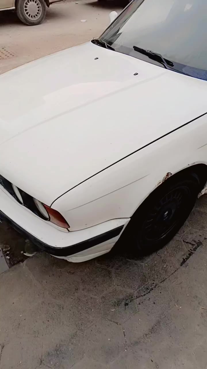 سلام عليكم BMW
موديل 1989
الغرفه 80 بلميه نضافه 
حداديه معوزه دبلات امامي 
تخم تاير جديد 
خمسه ويل 
هزه باسمي السياره 
تبريد جديد من كلشي 
كهربايات كله شغاله بس السنتر لك ميشتغل 
ولكشر يرادله ترتيب مثل مشوف بلصوره ولفديو 
هذا تلفوني ‏‪***********‬‏ فقط وتساب دزلي رساله اوتدلل السياره نجف الماني السعر 40 واسف عل اطاله تحياتي
