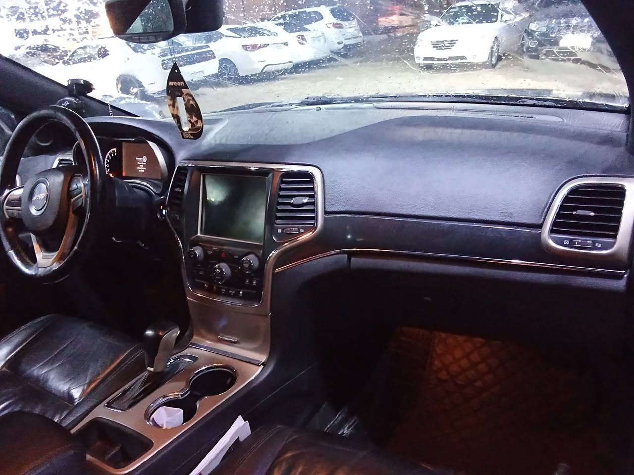 السلام عليكم جيب شيروكي موديل 2017فول مواصفات من عده الفتحه السعر 185وبيهه مجال مكان كربلاء الرقم الهاتف ***********
