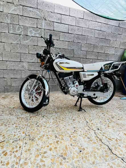 السلام عليكم دراجه ايراني 5كير محرك 200 sمكفوله كفاله عامه دراجه مامفتوح بيها برغي اوراق كامله موديل ٢٥ صار شهرين امنزلها السعر ٧٧٥وبيها مجال الطيبين مكاني بغداد هاذا رقمي ***********
