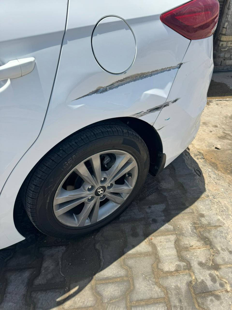 السلام عليكم لنتره خليجيه مديل ١٧ مكينه الفين دوش لسياره فول موصفات مكفوله وبيهه طخه بسيطه مثل ماشوفون بل صوره ماشيه ١٢٤ الف لحقيقه احلى من لصوره مكاني كوت حي لجهاد لسعر 150 بيه مجال لرقم ***********
