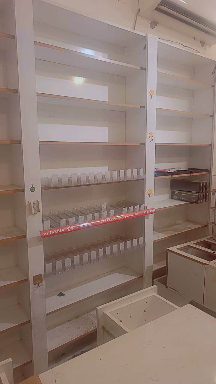 مجموعه رفوف متكامله تشتغل مكتبه  اسواق موبايلات محل اراجيل صيدليه كل شيء تشتغل عنوان واسط الكوت الخاجيه
السعر على الخاص او الاتصال ***********
