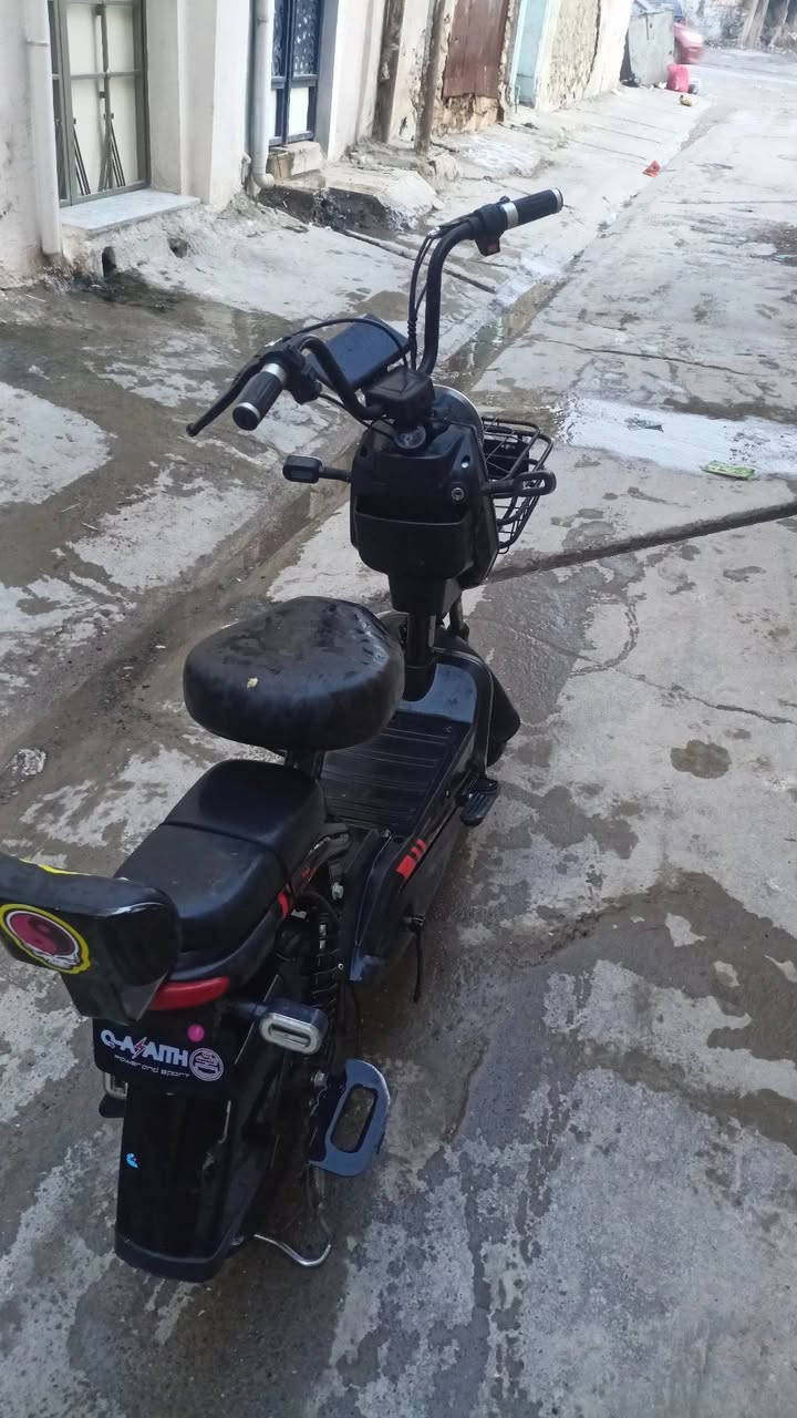 ماطور شحن للبيع كامل وياه شاحنتو الاصليه كلو شغال السعر(150)وبي مجال العنوان القديمه***********
