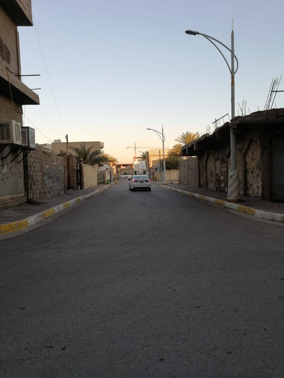 للبيع/ دار طابقين حي المعلمين موقع مميز جدا خلف السوق العصري مباشره  قديم.. نظيف كلش وجاهز للسكن المساحه/ ٤٢٠ متر الوجه/ ١٤ × ٣٠
 يتكون / ٥ نوم ٥×٤/ استقبال ٩×٥ / هول٥×٤ / مطبخ٨×٤ / حمام داخلي وصحيات خارجيه / حديقه كبيره / كراج كبير يتسع سيارتين/
السعر/  خاص لطفا/  أو الإتصال على  *********** واتساب أبو وسام للعقارات/لا أتعامل بالتعليقات لطفاً الجاد يتصل 
مكتبنا رمادي شارع٤٠ مقابل جامع الواثق
