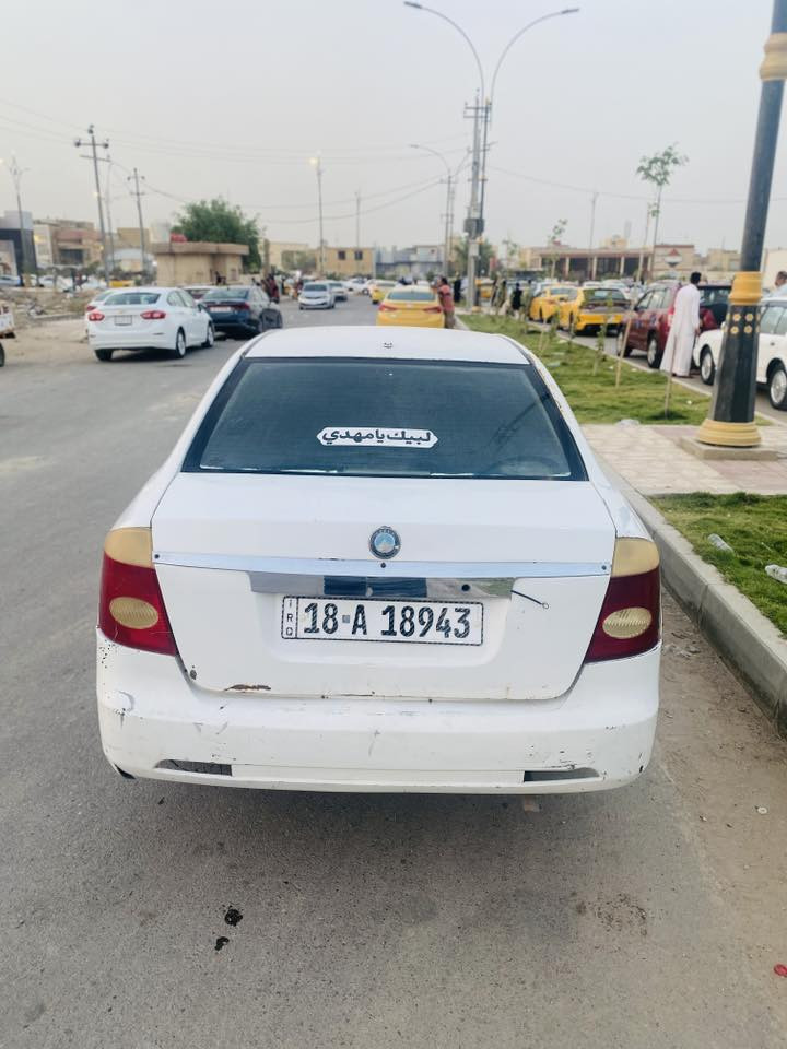 السلام عليكم جيلي موبل FC2011 كير عادي رقم انكليزي بابل بأسمي سنويه ل28 سياره مكينه بلاد 1500 لاتبخير وتنقيصها طبيعي حداديه عوزها ترتيبات بسيطه  تبريد فقط كمبريسر شاشه اندرويد لايتات عالي زنون الكير بي غره بسيطه وبديها بيها خياسات بسيطه اسفل البيبان والدواير  مكانها ناصريه مركز السعر 30 وبيها مجال 
الرقم ***********
