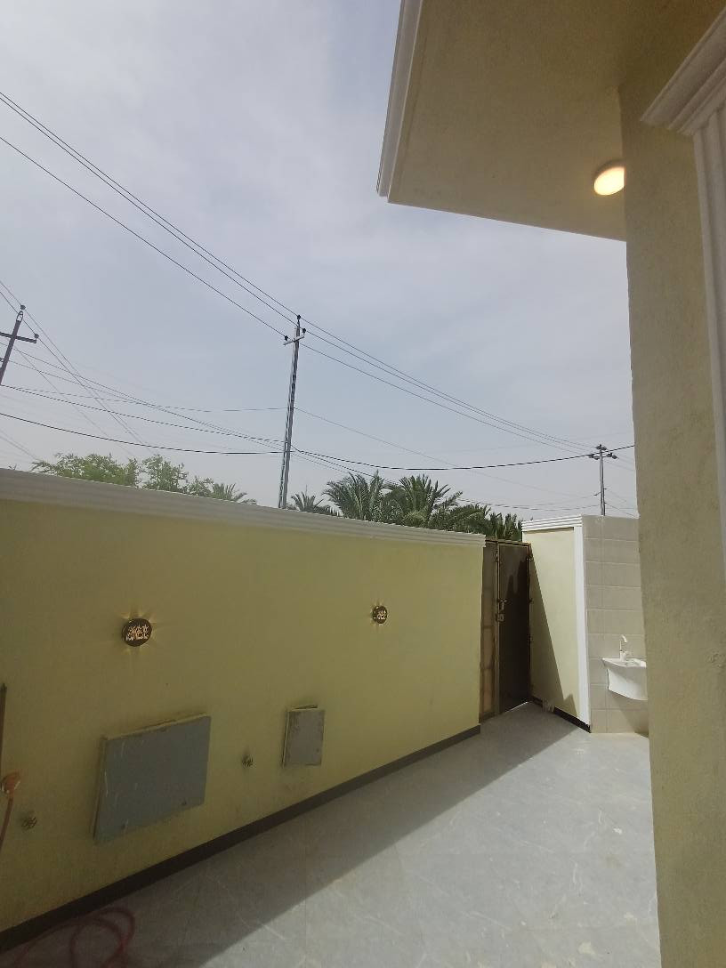 دار سكن حديث وفول مساحة 125متر 4غرف نوم وصاله ومطبخ وصحيات ديوانيه موزع كراج شارع تبليط ٩متر وقريب للطريق السياحي الداخلي البصره ابوالخصيب مقابل السبيليات الشرقيه ***********# ابو الخصيب, البصرة
