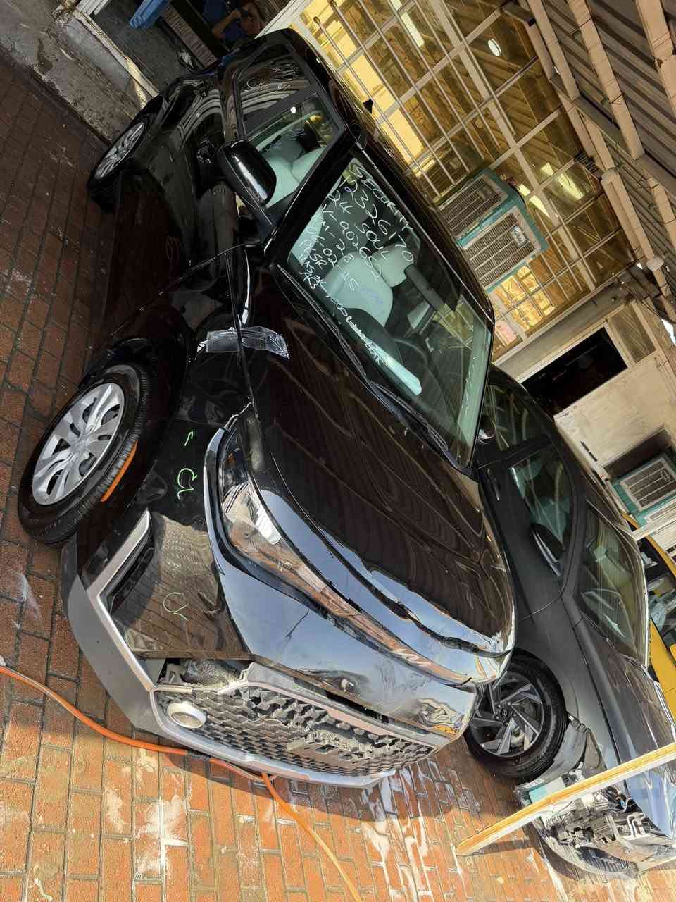 السلام عليكم للبيع فقط 
كيا صول موديل 2024 
كلين بدون حادث بدون فتح بدون ايرباك 
حادث موضح بالصور الدعاميه مفتوحه 
موجوده داخل السياره بدون دواخل 
ماشيه 17 الف دوخل جديد بسمي 

السعر بلاش 138 
العنوان بغداد 
الهاتف ***********
