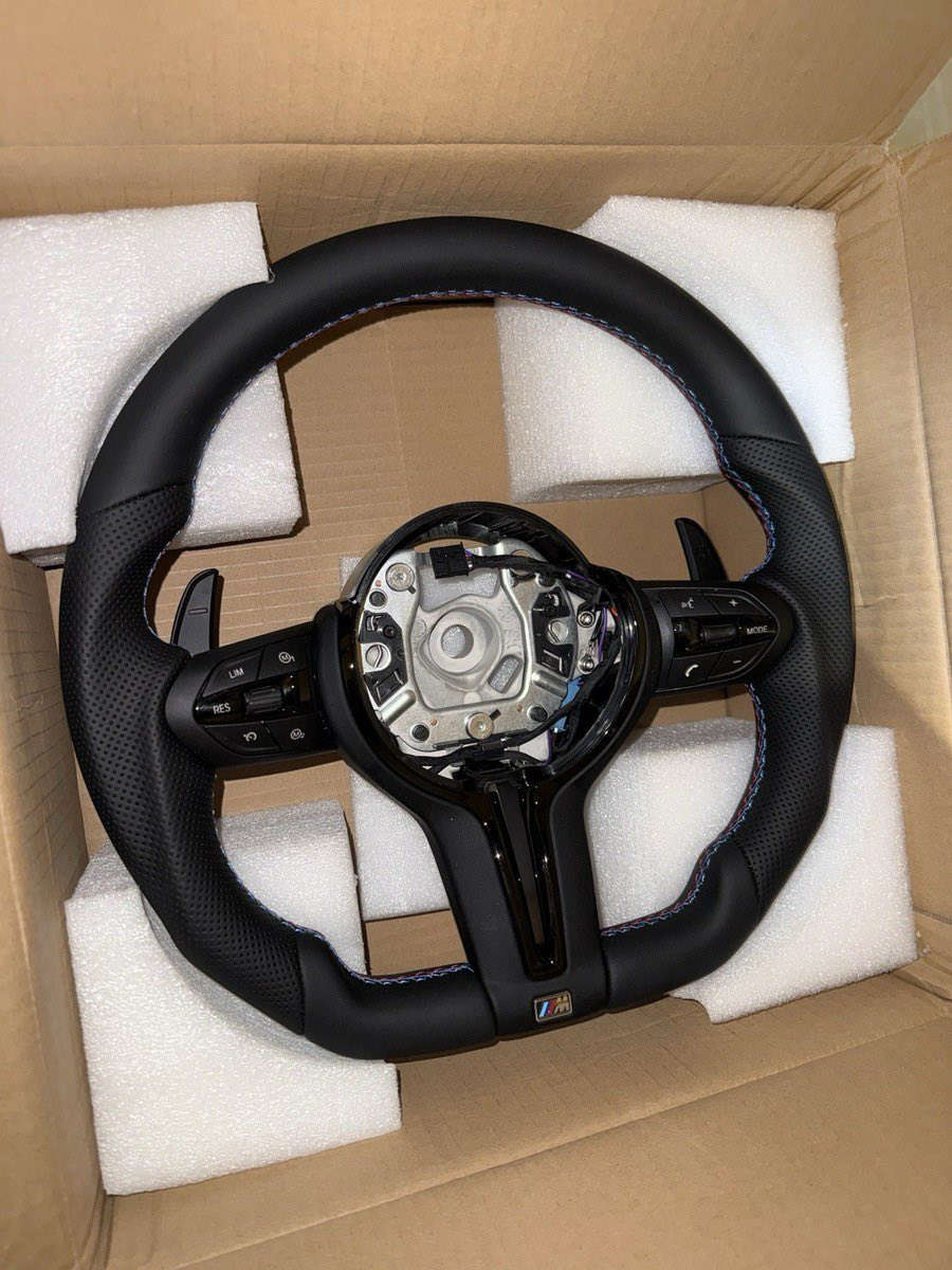 BMW M Sport دركة
مضلعة شفتات تحكمات غير مستعملة جديده بالكارتون تركب على اغلب فئات البي ام 
السعر 300$ وبيه مجال بسيط
بغداد البياع ***********
