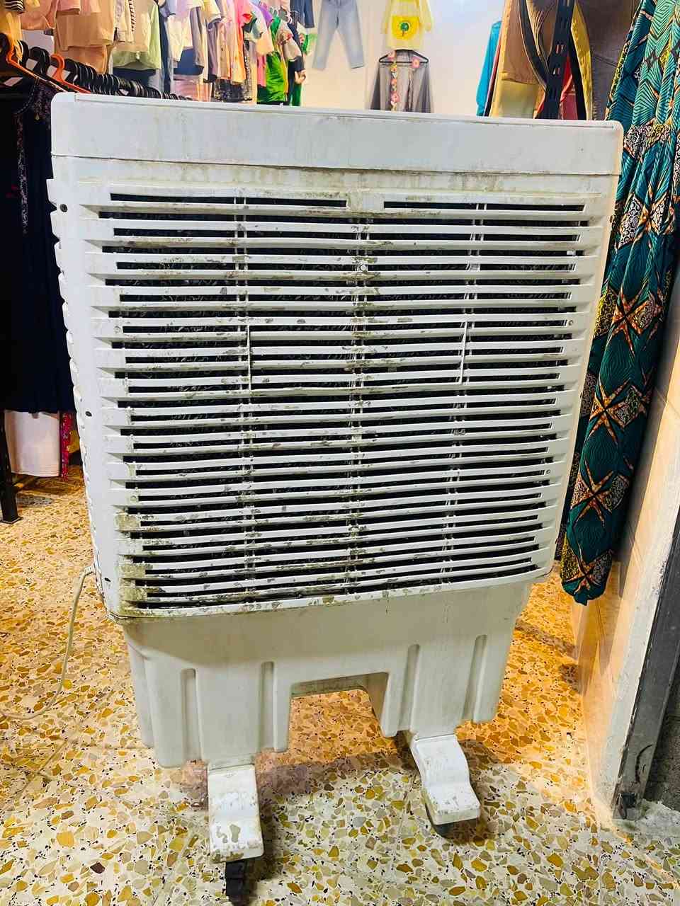 مبردة نوع النخبة نظيفة جداً سعرهة 115 وبيها مجال عنوان نهاية حي اور ***********
