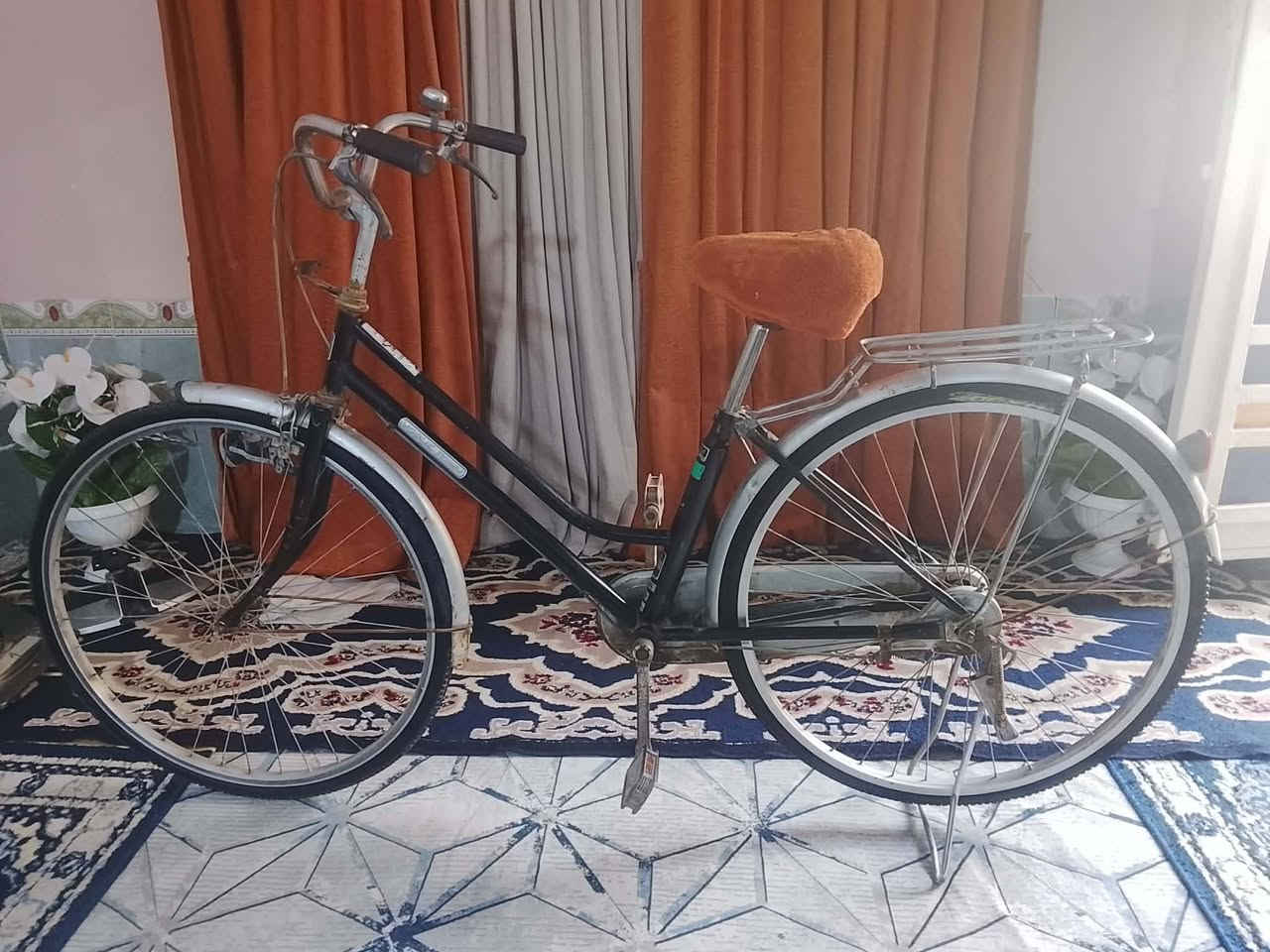 السلام عليكم للبيع بايسكل حجم 27 ياباني تايرات جدد السعر 60 وبي مجال مكاني سوق  الشيوخ منطقة الدجين الاستفسار على الرقم ***********
