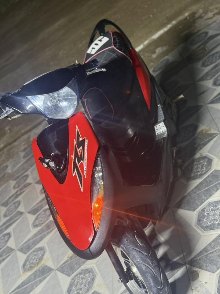 السلام عليكم دراجه ماكس للبيع  بوشه 49 بلادي  دراجه نضيفه ما مفتحه صلنصه رياضيFM مكاني ديالى بعقوبه سعر 550وبيه مجال  الرقم ***********
