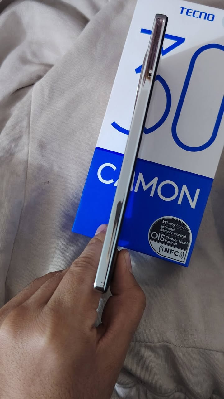 سلام عليكم ورحمة الله وبركاته
جهاز موبايل TECNO CAOMON30 للبيع
جهاز نضيف شخط مابي نضافته 95 ٪مامفتوح 
جهاز فول موصفات للتواصل واتساب فقط *********** سعر خاص مكاني نجف
