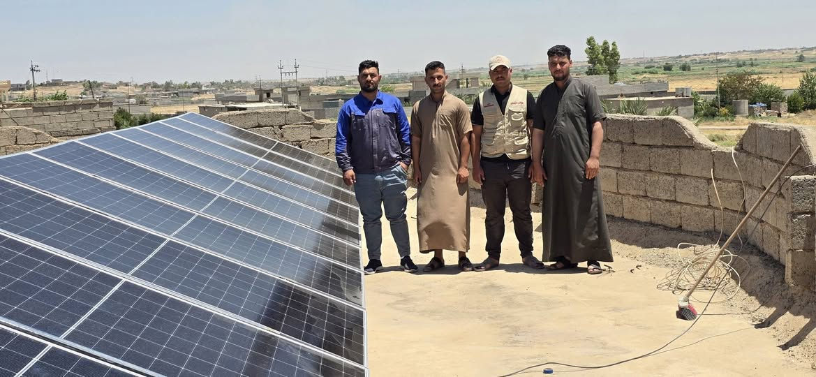 بفضل الله تم إنجاز وتنصيب منظومة طاقة شمسية متكاملة من شركة ECOSHIELD (إيكوشيلد)
لدى الأخ تحسين ألجبوري من قرية شميط 

، بإشراف وتنفيذ مكتب اليمان للطاقة الشمسية، 
⚡ مواصفات المنظومة: 🔹 20 أمبير نهاري
🔹 15 أمبير ليلي مع #منظم_فولتيه 90 امبير 

تتكون المنظومة من: ▪️ انفيرتر ECOSHIELD بقدرة 10 كيلوواط، 
▪️ بطارية ECOSHIELD بسعة 16.6 كيلوواط/ساعة، بعمر تشغيلي طويل واعتمادية عالية.

▪️ ألواح شمسية ECOSHIELD بقدرة 600 واط، ذات كفاءة إنتاجية عالية وأداء متميز.

▪️ هيكل حديد مغلون مقاوم للصدأ والعوامل الجوية.
▪️ بورد حماية متكامل لضمان أعلى درجات الأمان.
▪️ أسلاك نحاسية عالية الجودة مع جميع الملحقات والتجهيزات الخاصة بمنظومات الطاقة الشمسية.
✅ شركة ECOSHIELD

📍 العنوان: ناحية الزاب – قرية النميصة – الشارع العام – مجاور مدرسة إبراهيم عليه السلام.

📞 للاستفسار والحجز: ***********/// ***********
#ECOSHIELD #ايكوشيلد #مكتب_اليمان_للطاقة_الشمسية #الطاقة_الشمسية #طاقة_متجددة #اعمال_يومية
