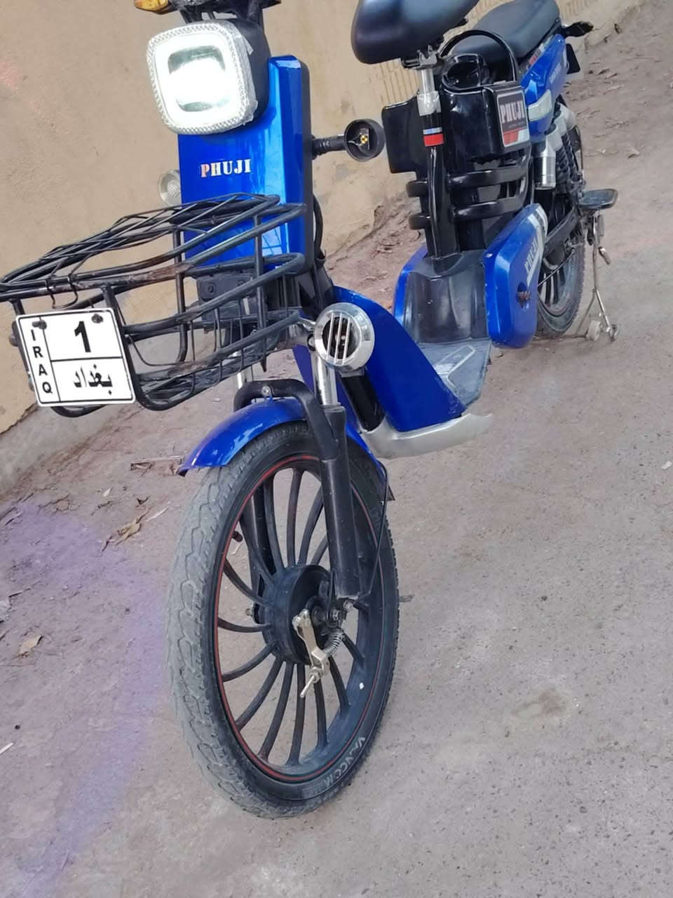 السلام عليكم دراجة شحن للبيع كاملة تحتاج بطاريات فقط قيم واخذ بس لا تكسر بالسعر ***********
/*********** مكاني بغداد سبع ابكار
