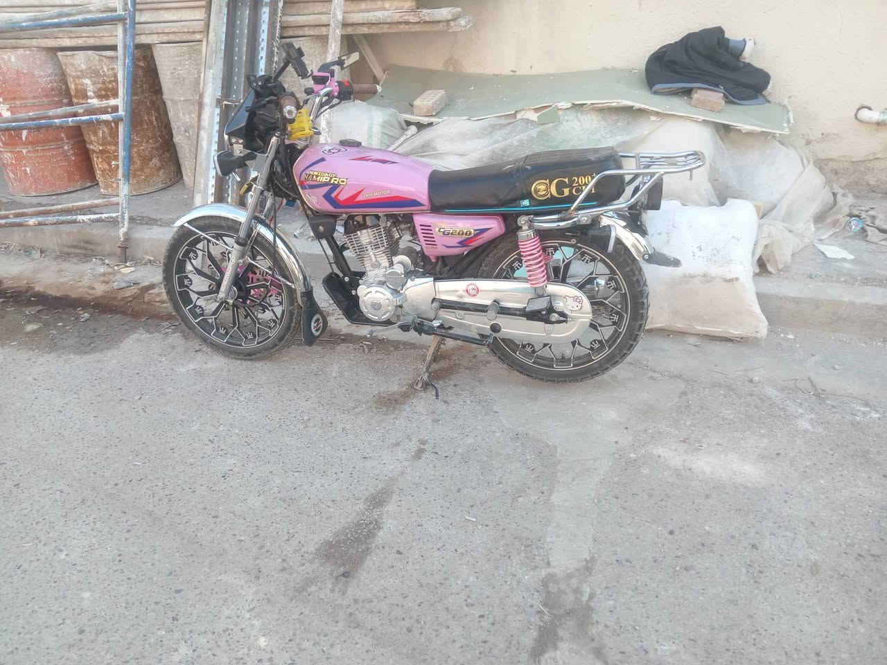 للبيع دراجه كفاله من كلشي جديده اب معنه الكلمه صارلها 3 اشهر بل شارع ***********
