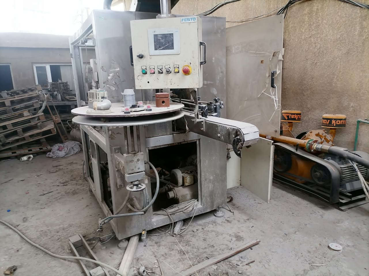 مكلف بالنشر 
للبيع
معمل  عصير ومكائن  متكامل.. لافوفه  وخزانات وغيرها
رقم صاحب المعمل
***********
