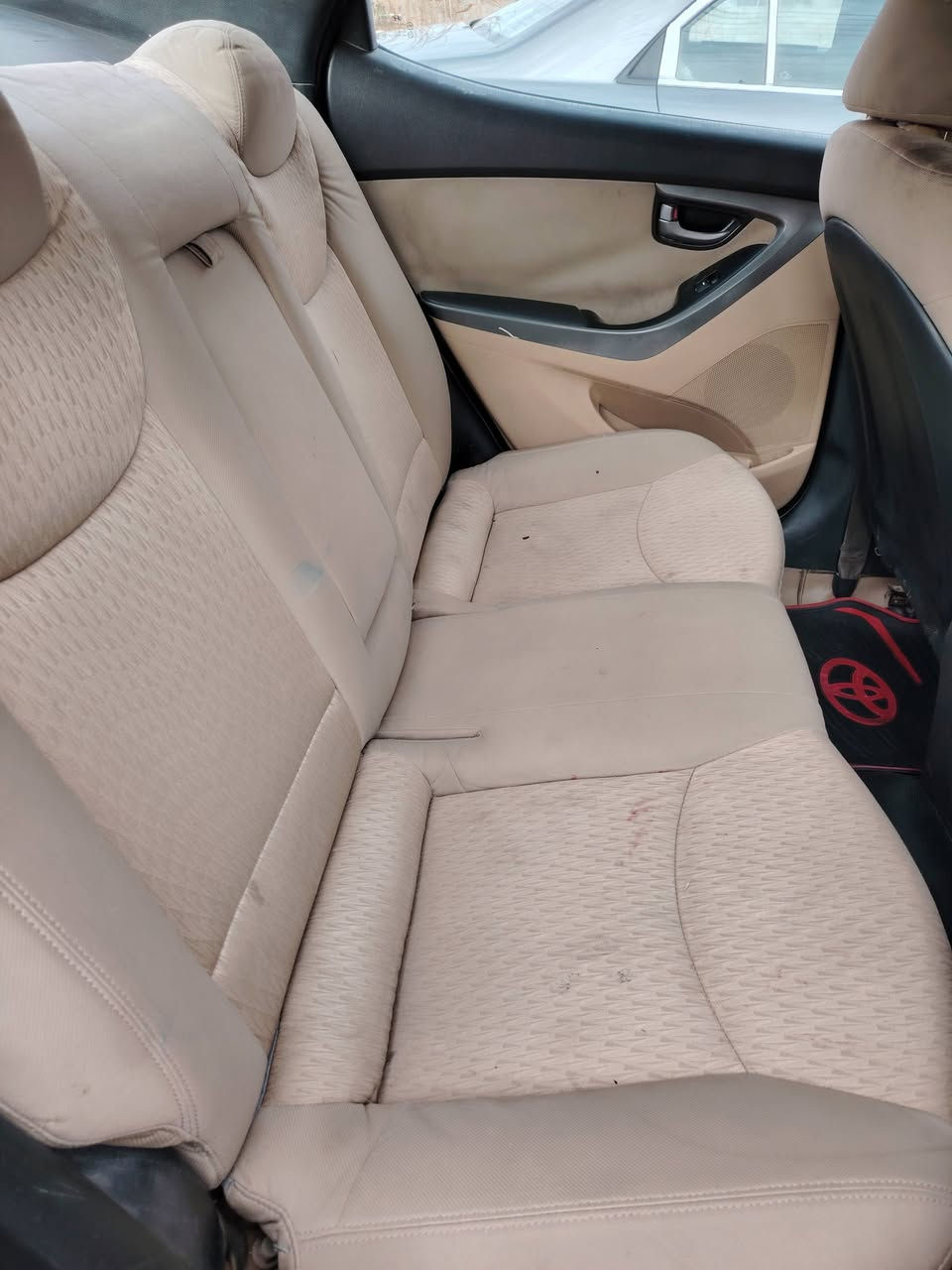 النترا ٢٠١٢ خليجي رقم شمالي بسمنه هسه جديده بيه جاملغ وبنيد مكينه جديده شديناها سعرها ١٠٠ وبيه مجال حك الجيه ***********
