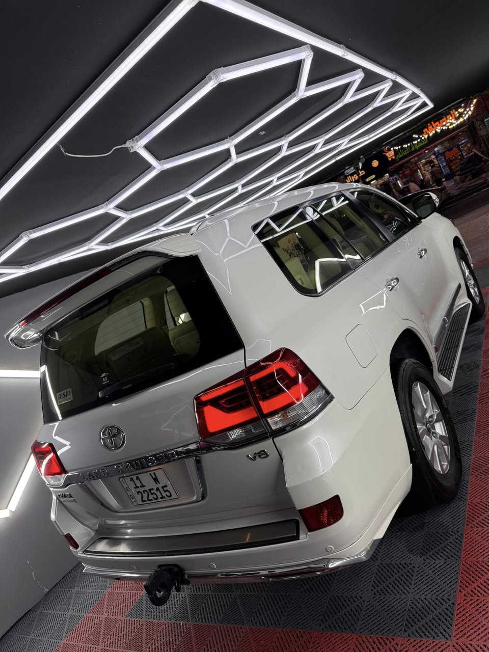 السلام عليكم للبيع لاندكروز GXR 2017
وايت أدشن محرك V6 

8 ايرباك 

تحكم سرعة 

دبل ماوس

فتحة سقف وباقي المواصفات معروفه 

ماشية 125 km 

بيها  نص الباب الخلفي يمنه صبغ  الباقي مكفول 

محرك كير وصدر وتبريد مكفولات 

مسويله بوليش ونانو وحمام قبل يومين جاهزه للاخير 

تخم تاير جديد اصلي سونار منشور مع الصور 

السعر47000 ويها مجال رقم ***********

مكاني بغداد
