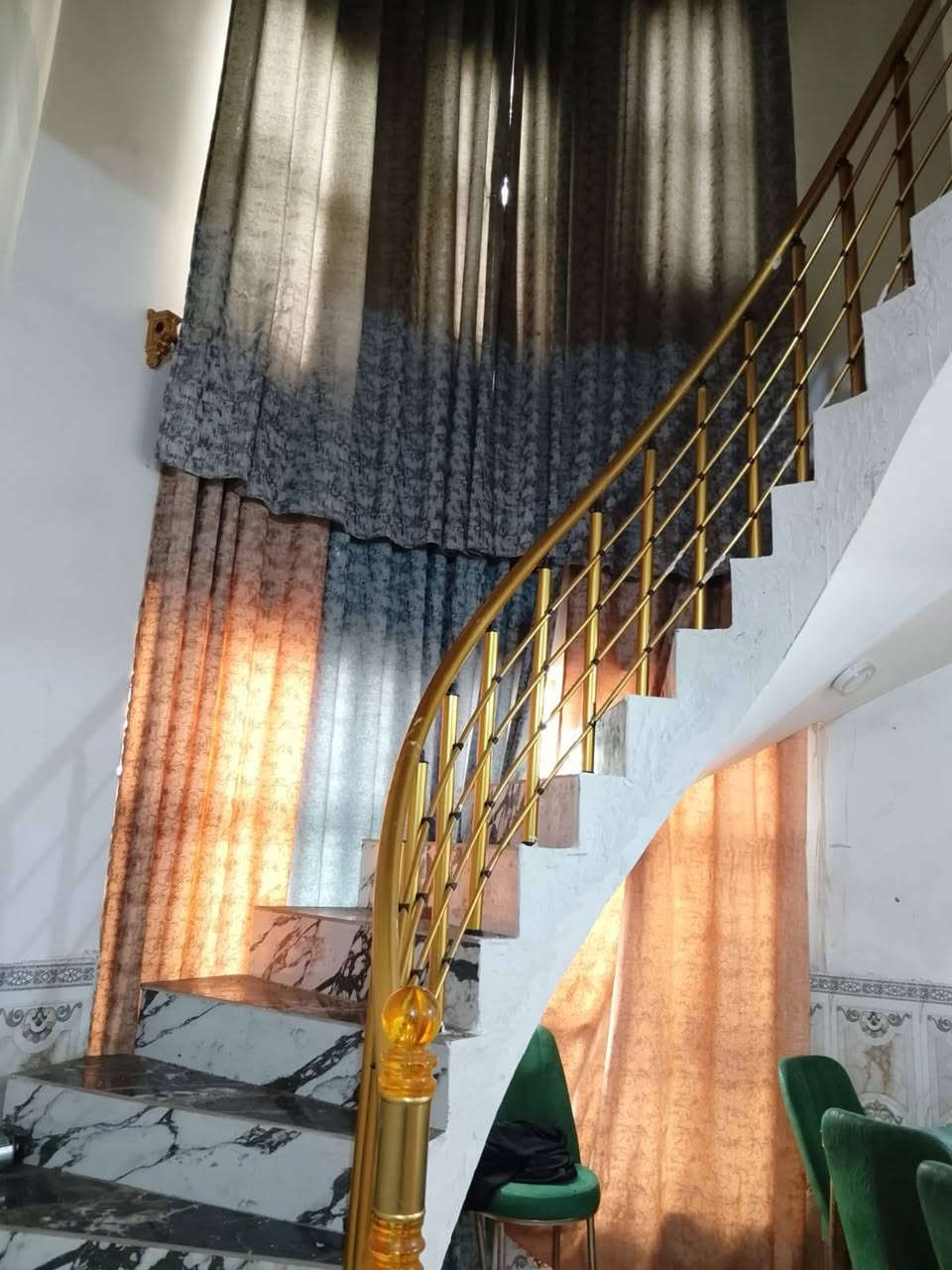 للبيع بيت بناء عكادة المساحة 218 م واجهه 10 متر غرفتين وصاله ومطبخ  وبراني ومجمع صحيات حي الأمين الأول متوفر كافة الخدمات للاستفسار الاتصال على الارقام ***********
***********
للاستفسار اكثر مراجعة مكتب الساقي للعقار حي الجامعه قرب شارع 20
