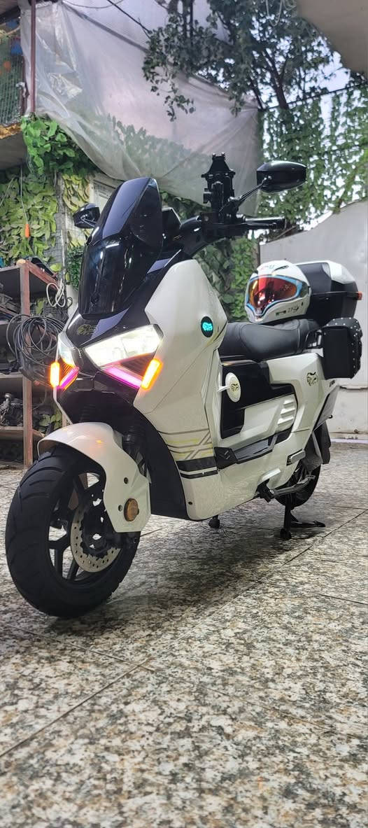 السلام عليكم...(حجز ماكو ) ..(حجز ماكو ) اتصل وحياك الله..
.سيزر ليو...الجيل الثاني 2..X_MAX....بطاريه (_ليثيوم_50_امبير)...السرعه _110.k....تقطع مسافه بل شحنه الواحده، _100_ كيلو ...بصمتين..سويجين..كارتين تشغيل...بلوتوث...مخرج USP...مثبت سرعه...عدد التحويلات ..1...2..3..R...دراجه جديده وضع وكاله ...ضمانه سنه من الوكاله ..باقي على الضمان _7_ أشهر...شلعه ومعدل شرط ال100k
مزوده ..جنط خلفيه وجانبيه..خوذه وكاله ضد الكسر ..
السعر ( مليون و500) قفل وسعر نهائي.....مكاني بغداد الشعب قرب محكمة الشعب الجديده....الشراي يتصل..***********...واتساب موجود.....
