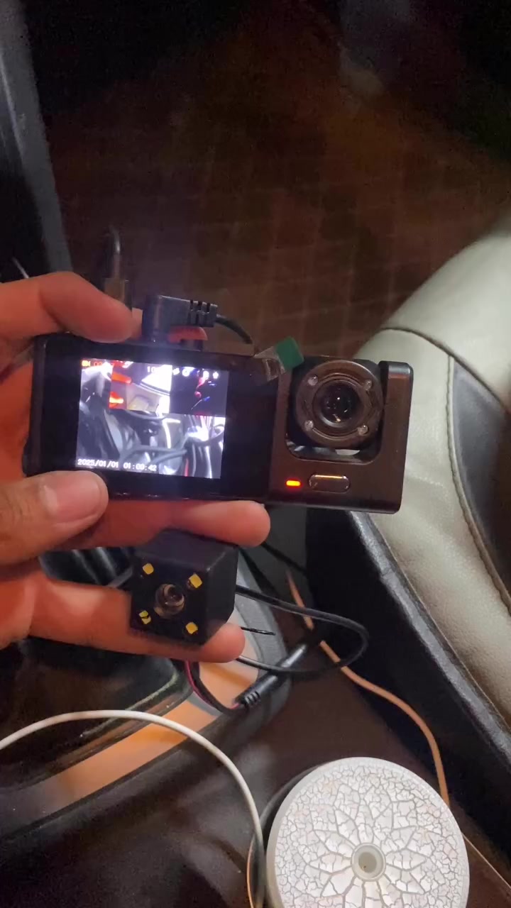 للبيع داش كام تصور امامي وداخل سيارة وخلف السيارة ومع رامها الاصلي  ب٢٥ الف


**إذا كنت صاحب هذا الإعلان وتريد حذفه لأي سبب، رجاءا أرسل رسالة إلى الدعم الفني**